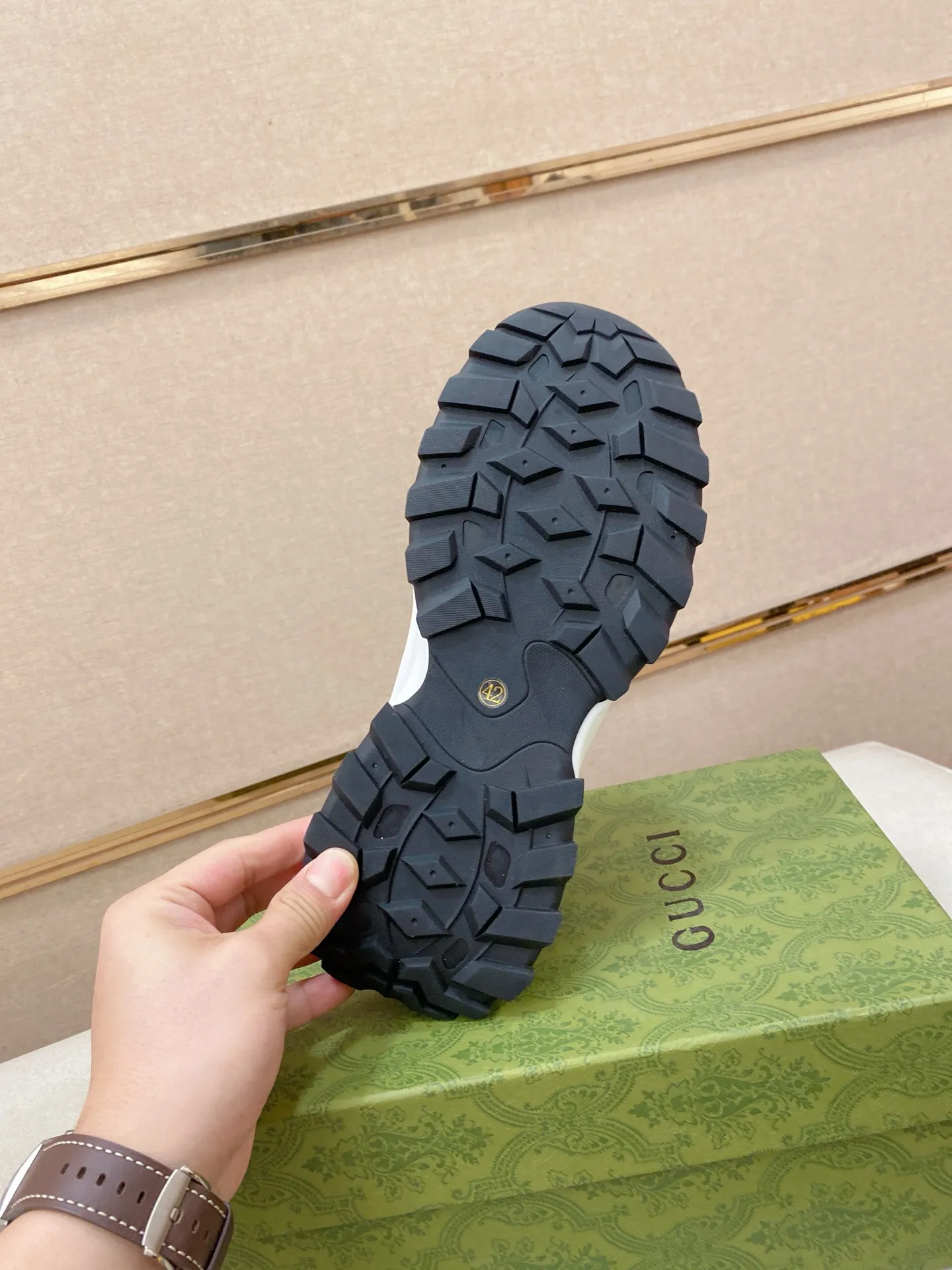 Men's clothing and shoes💰:462💰 (GUCCI) The latest model from the official website🎁🎁Casual and fashionable men's shoes👟, hot style💥The version is simple and elegant, exclusive for trendy men. The unique latest brand elements from the official website👑Original Gucci decoration, fashionable and generous, the fabric is original cowhide ✅Mesh breathable lining, the official website specifies wear-resistant casual outsole, the classic model is taken in kind at the counter🎬38-44 (can be customized for 45 non-refundable)